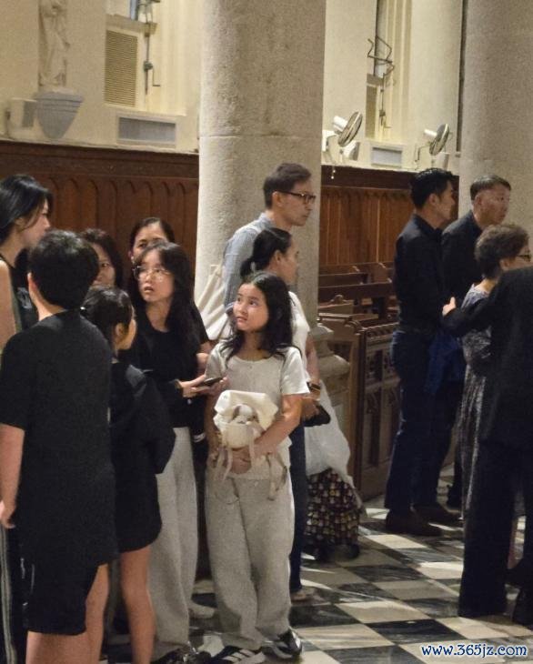 港姐吴文忻回想会举办，丈夫和男儿情态哀伤，好友知晓从未仳离 生前愿望唯愿男儿祥瑞